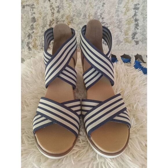 New in box Mia sandals sz9